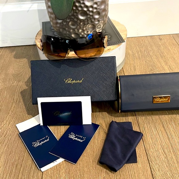 Chopard  Elegant sunglasses. Used in very Good condition. - Picture 2 of 8